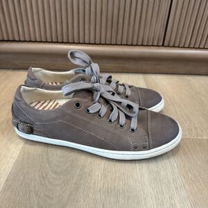 Taos Capitol Sneakers brown shoes size women 8.5